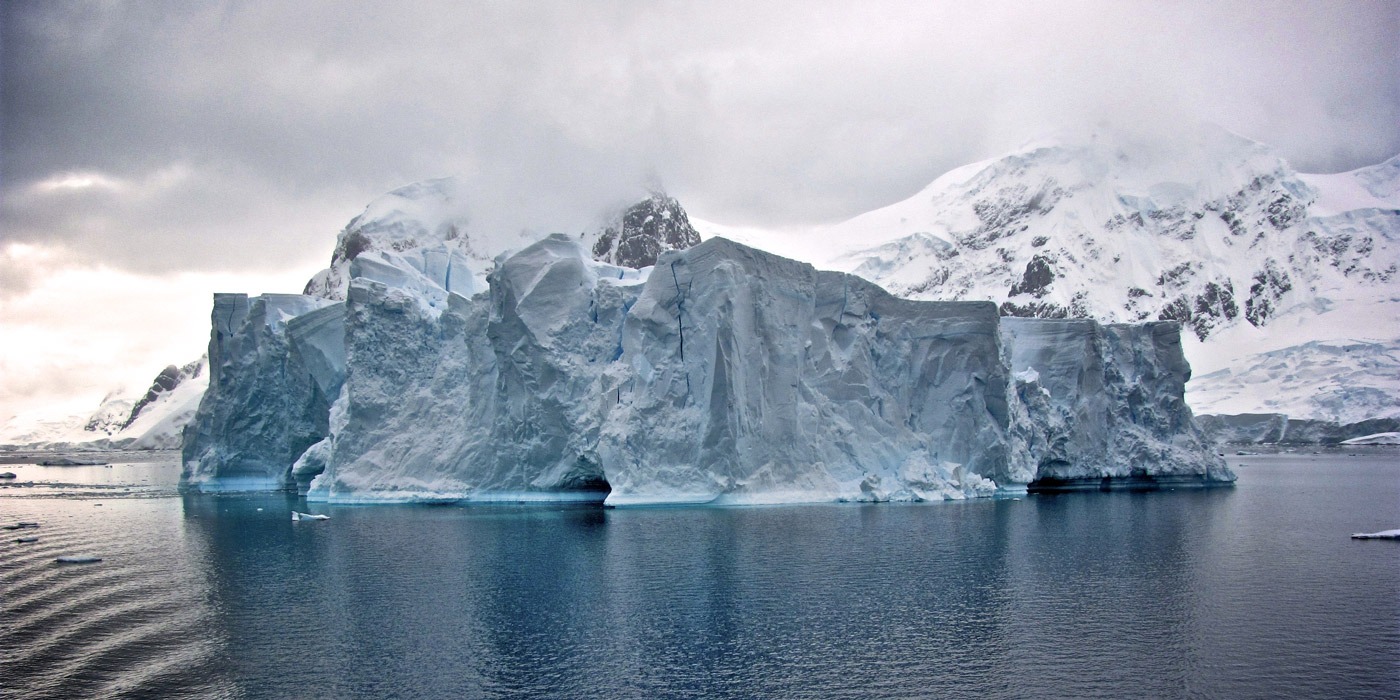 बीहड़ अंटार्टिका (अंटार्कटिका)  की जाने कई रहस्यमयी बातें - Mysterious Antarctica Facts in Hindi.