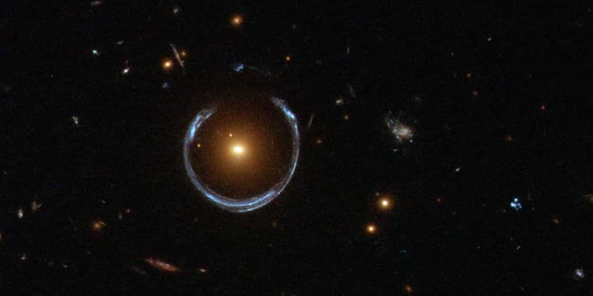 ग्रेविटेशनल लेंसिंग से जुड़ी गज़ब की बातें - Gravitational Lensing In Hindi