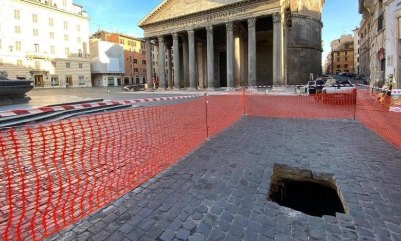 रोम के सिंकहोल के बारे में जानकारी - Sinkhole Opens Near Pantheon.