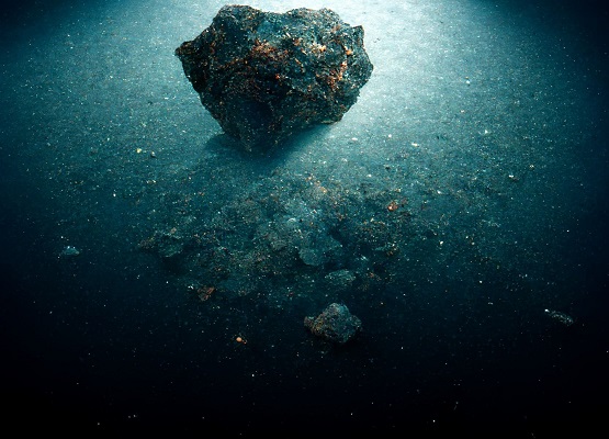 समंदर में छुपा हुआ हैं एक खास खजाना - Fishing An Interstellar Meteorite.