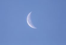 दिन में क्यों दिखाई देता है चंद्रमा - Why We Can See Moon In Day?