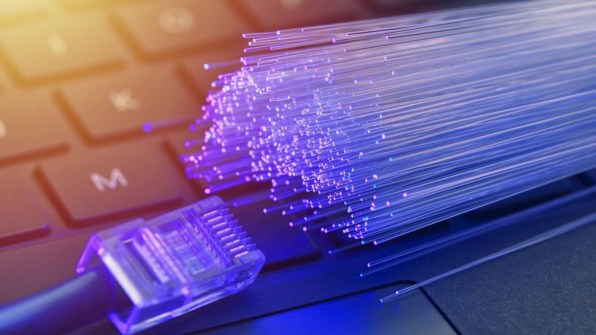 फ़ाइबर ओप्टिक्स और इसके प्रकार! - What is Fiber Optics and its Types!